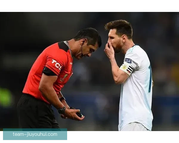 美洲杯裁判尺度再引热议 球迷与专家各抒己见解析判罚标准